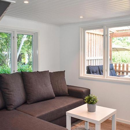 2 Bedroom Amazing Home In Fjaelkinge Exterior foto