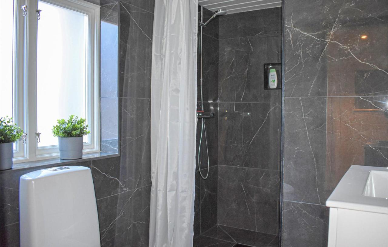 2 Bedroom Amazing Home In Fjaelkinge Exterior foto