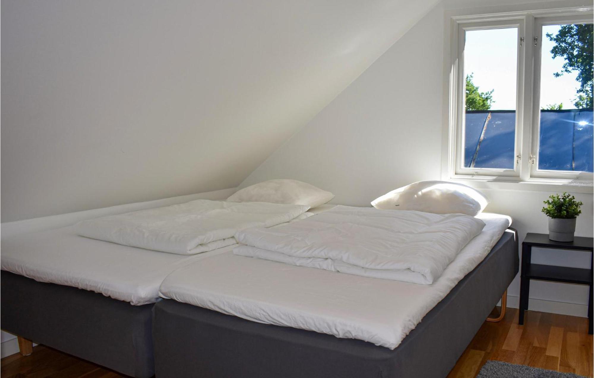 2 Bedroom Amazing Home In Fjaelkinge Exterior foto